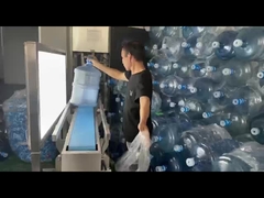 خط آلة ملء المياه